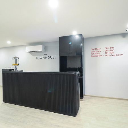 Townhouse Noida Sector 71 Near Iskcon Temple Noida Hotel Indirapuram Kültér fotó