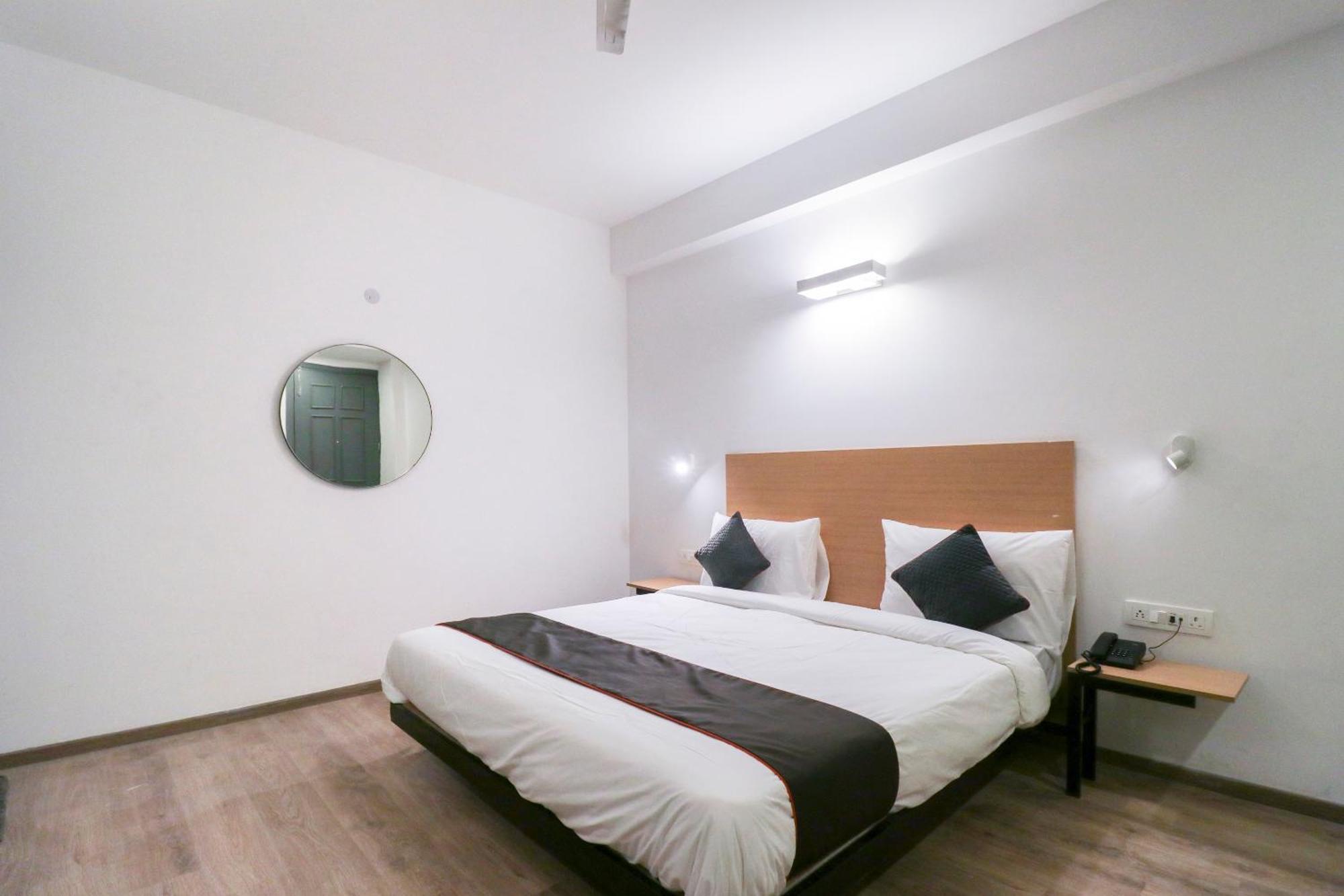Townhouse Noida Sector 71 Near Iskcon Temple Noida Hotel Indirapuram Kültér fotó