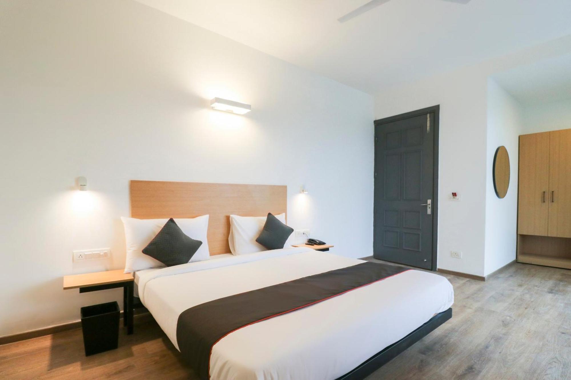 Townhouse Noida Sector 71 Near Iskcon Temple Noida Hotel Indirapuram Kültér fotó