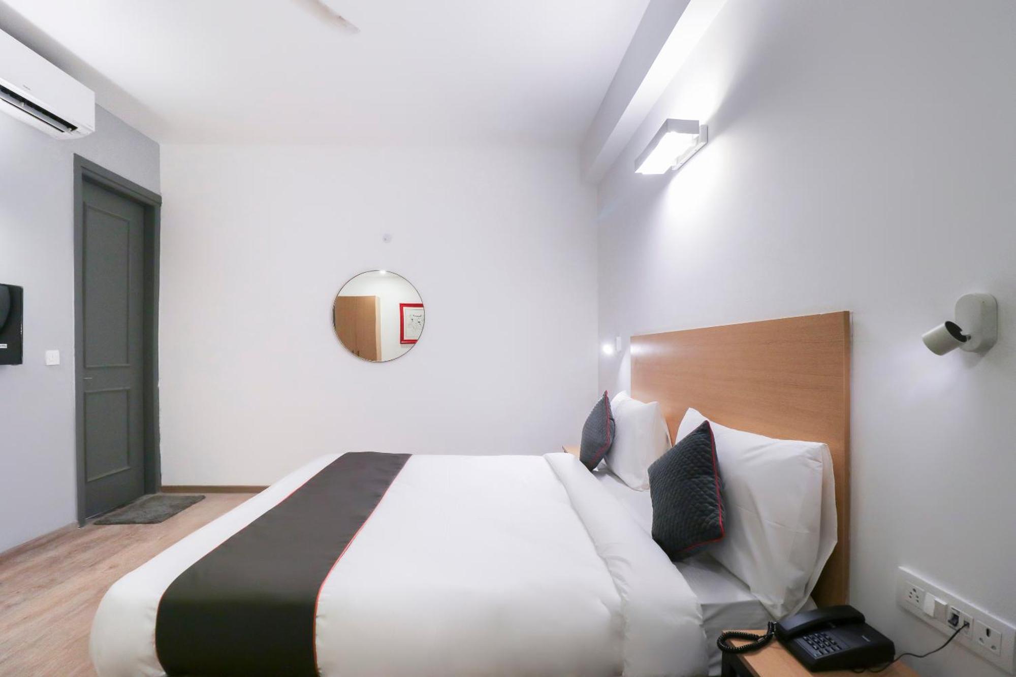 Townhouse Noida Sector 71 Near Iskcon Temple Noida Hotel Indirapuram Kültér fotó