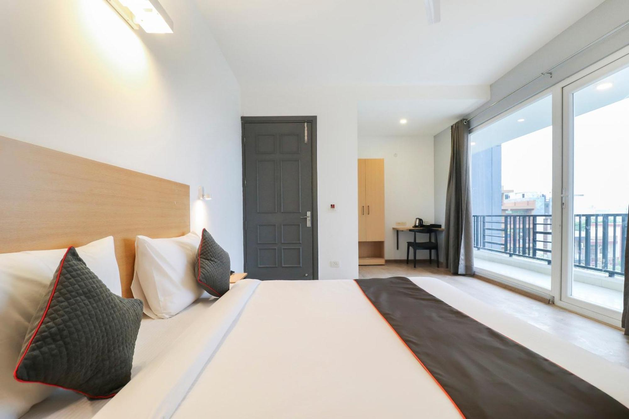 Townhouse Noida Sector 71 Near Iskcon Temple Noida Hotel Indirapuram Kültér fotó