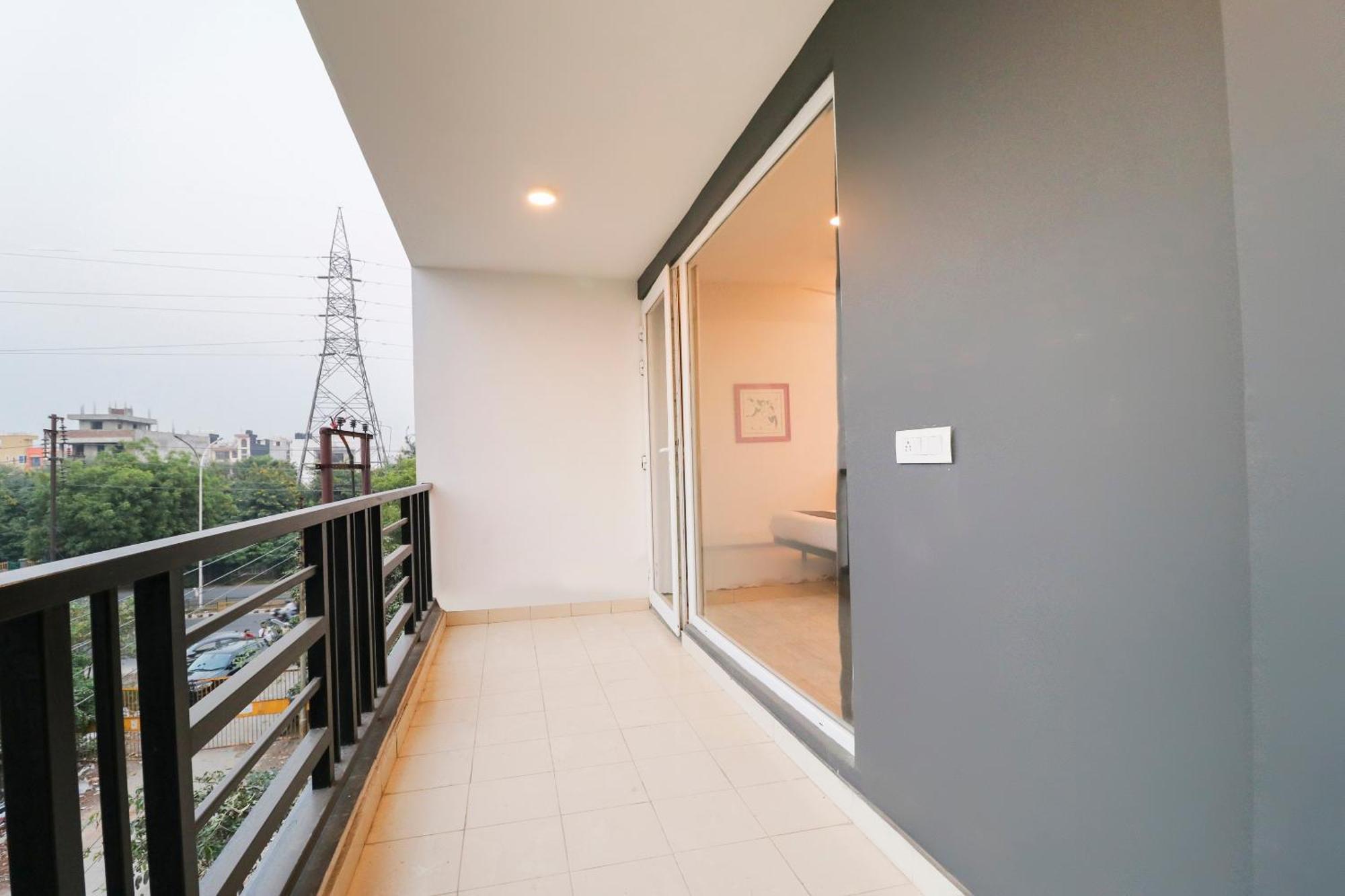 Townhouse Noida Sector 71 Near Iskcon Temple Noida Hotel Indirapuram Kültér fotó