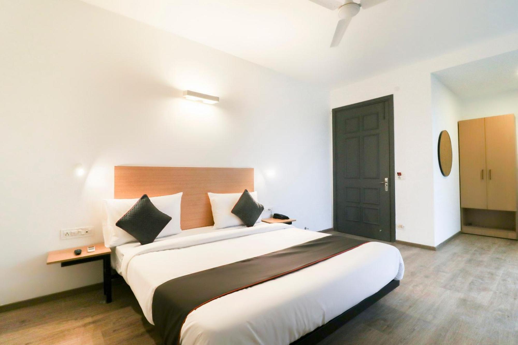 Townhouse Noida Sector 71 Near Iskcon Temple Noida Hotel Indirapuram Kültér fotó
