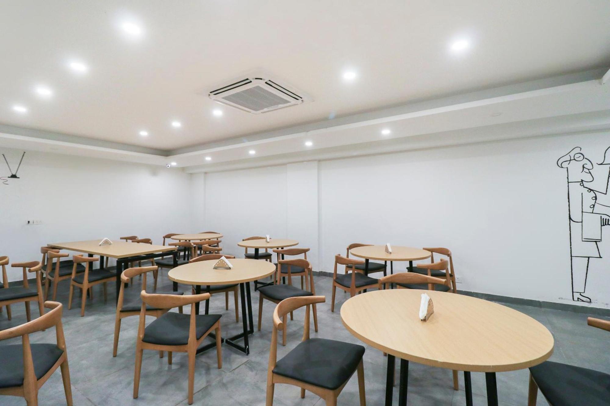 Townhouse Noida Sector 71 Near Iskcon Temple Noida Hotel Indirapuram Kültér fotó