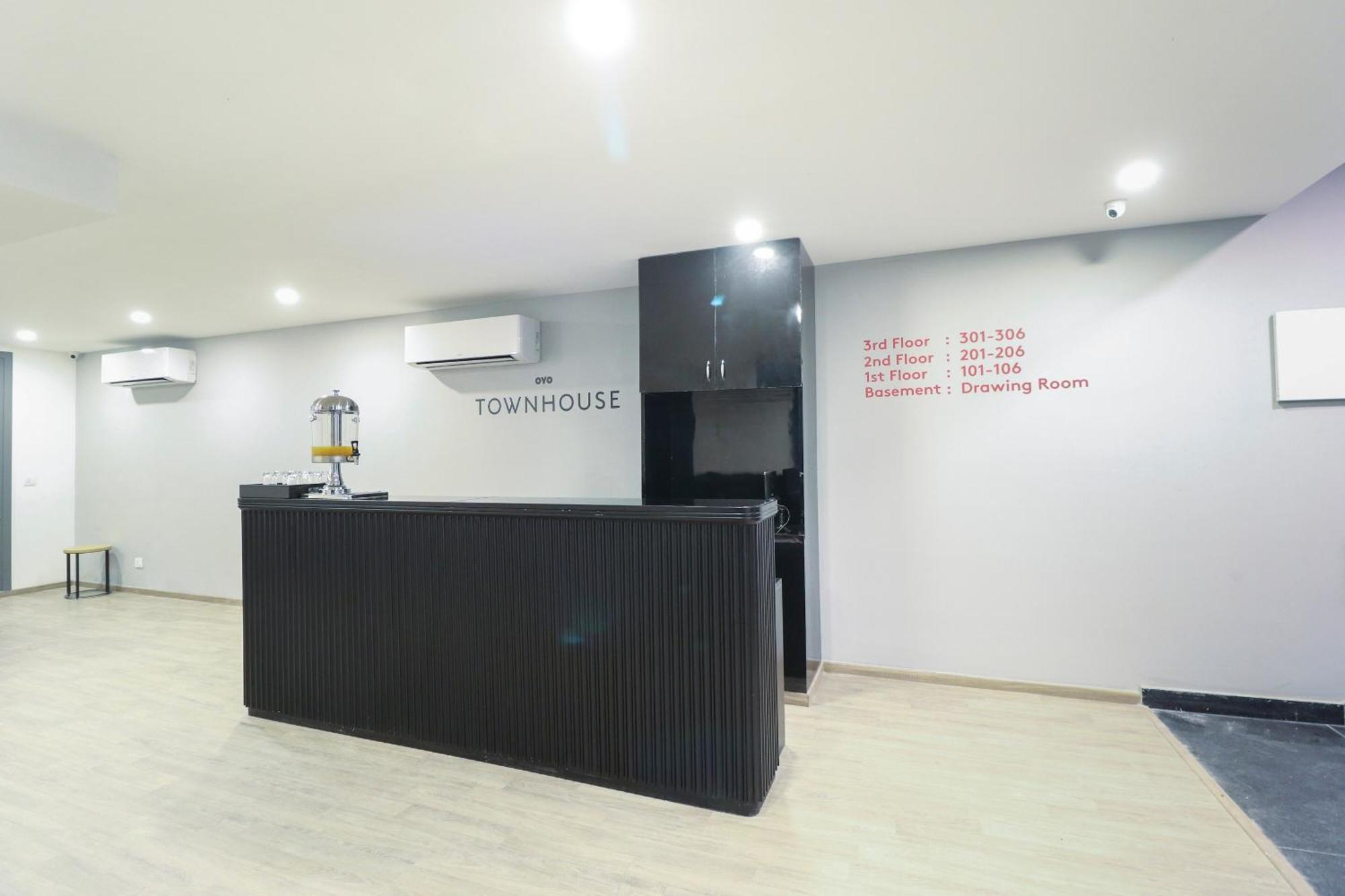 Townhouse Noida Sector 71 Near Iskcon Temple Noida Hotel Indirapuram Kültér fotó