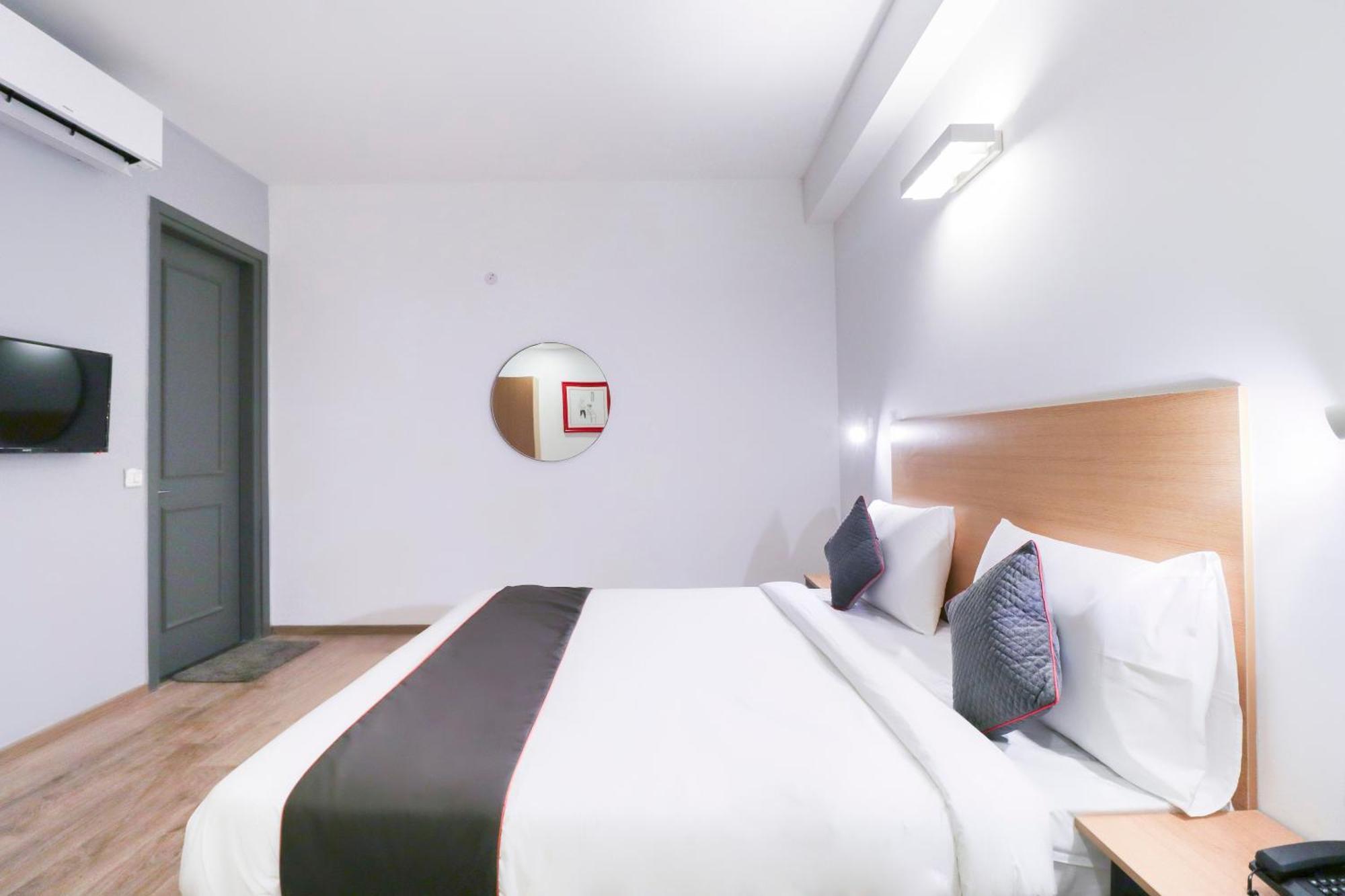 Townhouse Noida Sector 71 Near Iskcon Temple Noida Hotel Indirapuram Kültér fotó